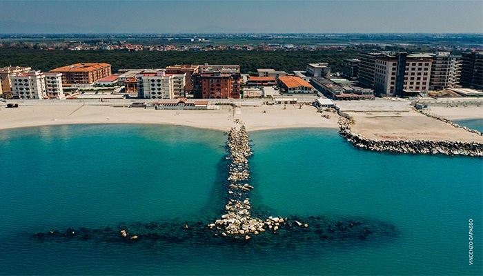 La pandemia da Covid-19 ci ha posto dinanzi ad uno scenario e ad alcuni interrogativi che inevitabilmente definiranno le nostre scelte future, specialmente in materia di ambiente e sostenibilità.